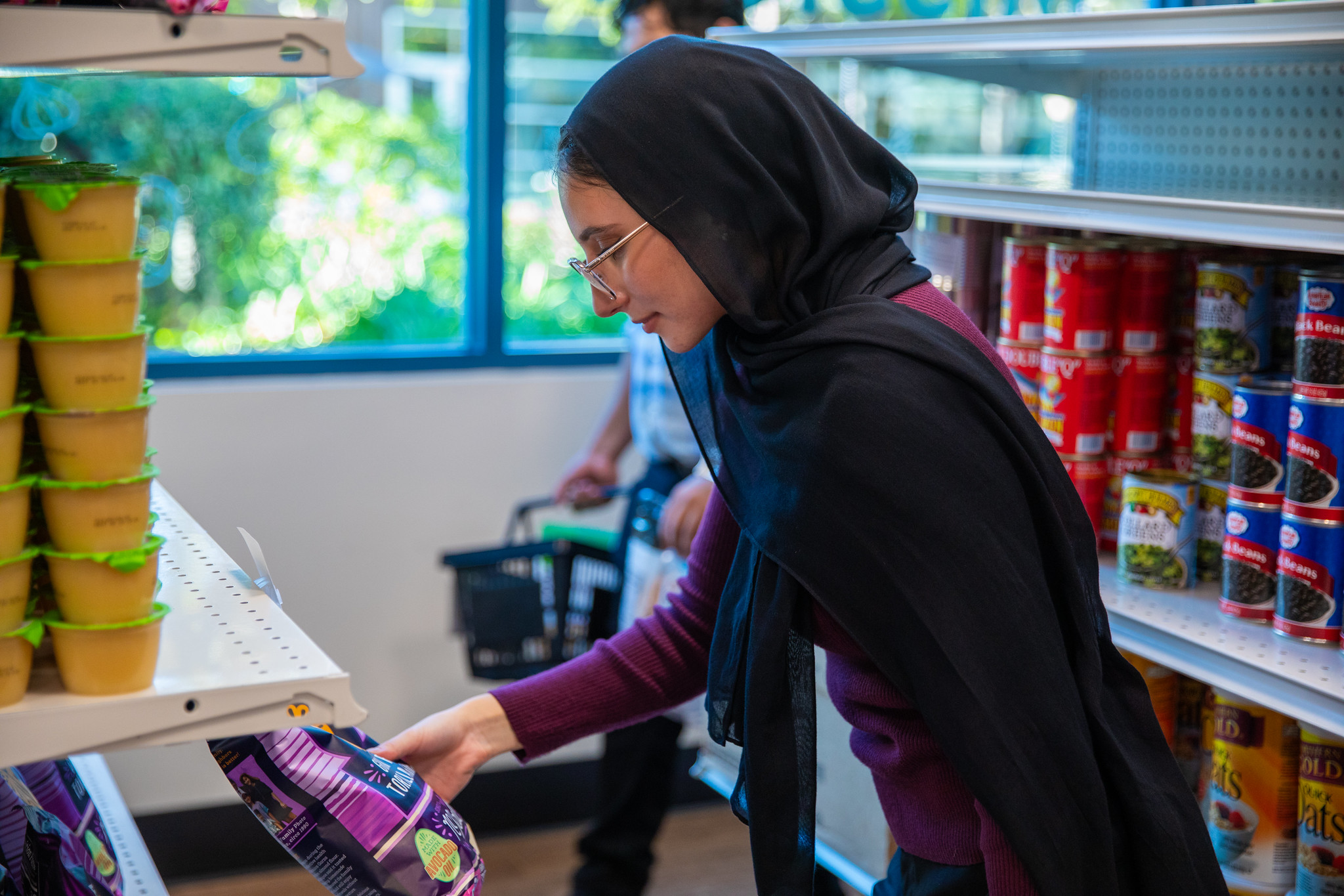 Student in Mission Market getting food